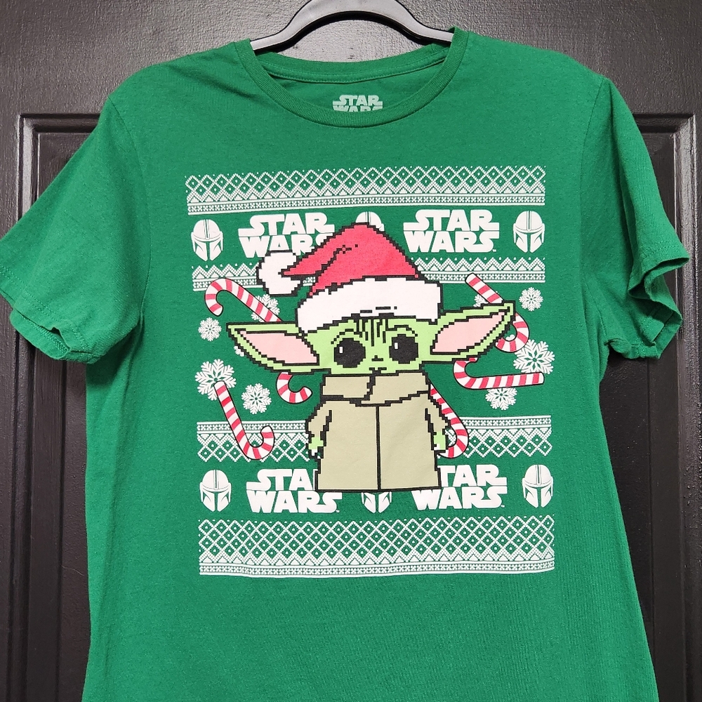 Mad Engine Men’s Star Wars Grogu Xmas T-Shirt Medium Green Christmas Tee Yoda
